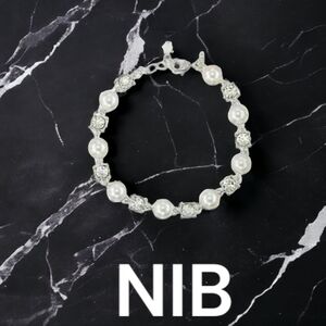 NEW! Avon Pearly Sparkly Bracelet - NIB